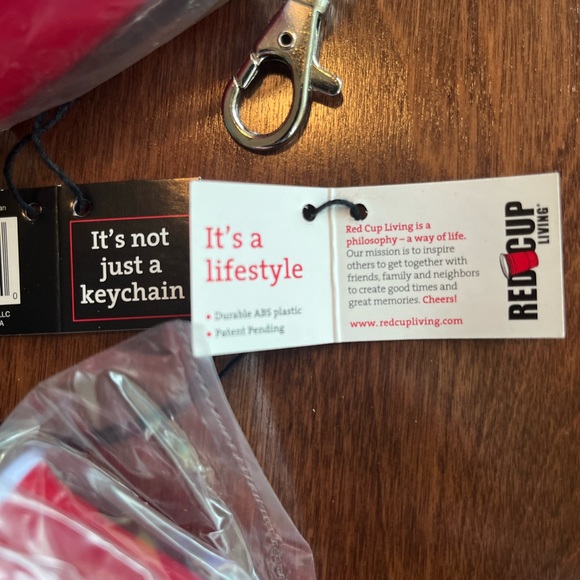 2/$15💙 2 Red Cup Keychains!  NWT - Picture 3 of 3